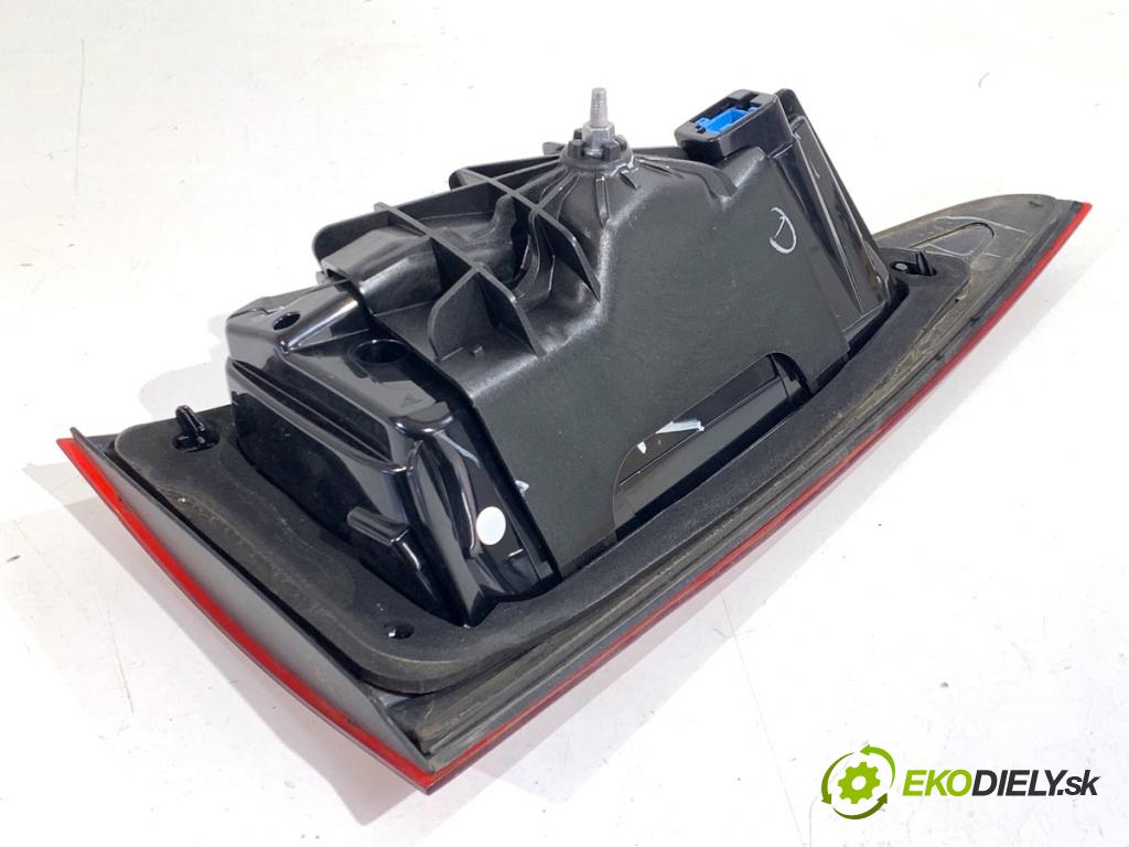 MERCEDES-BENZ GLE SUV 2020 180 kW GLE 300 d 4-matic (167.119) 1950 Svetlo zad pravá vnútorná A1679060107 (Kľučka dverí ostatné)