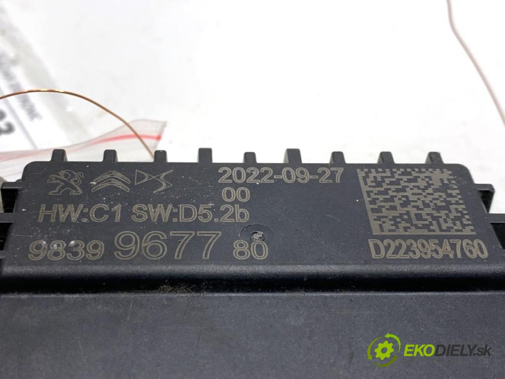 PEUGEOT 3008 SUV 2021 147 kW Hybrid4 (M45GBU) 1598 RADAR: DISTRONIC 9839967780