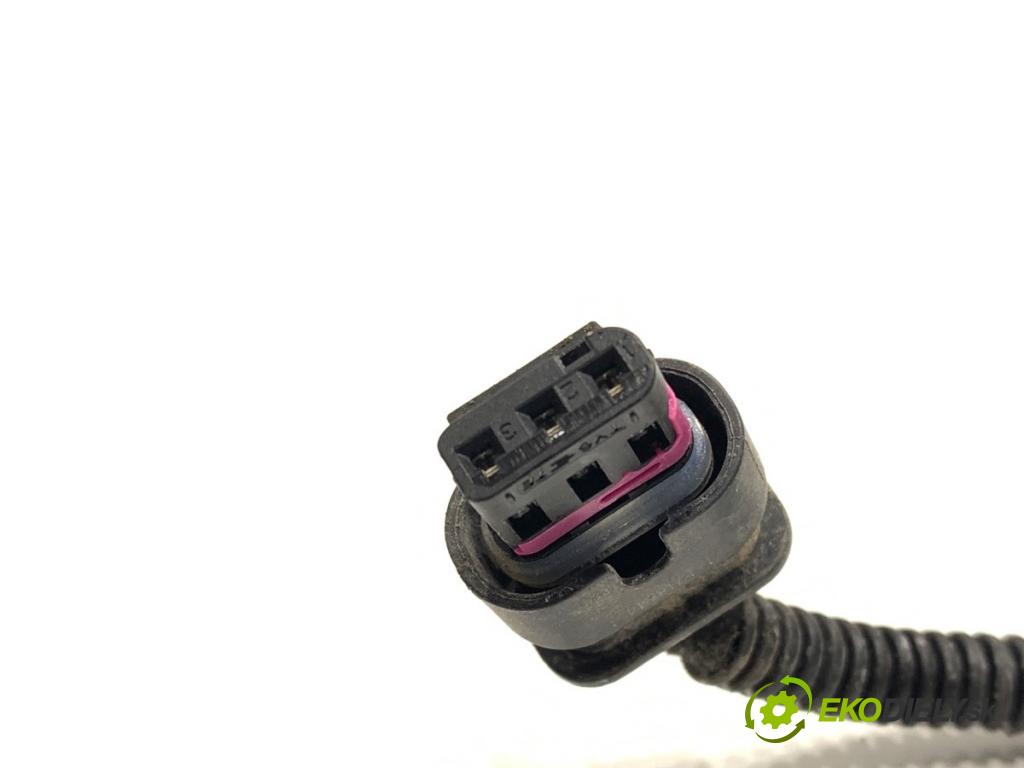 PEUGEOT 3008 SUV 2021 147 kW Hybrid4 (M45GBU) 1598 Rámček dvierok 9823707580