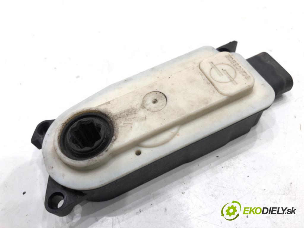 PEUGEOT 3008 SUV 2021 147 kW Hybrid4 (M45GBU) 1598 Motorček rolety ŽALÚZIE: 5877R1001