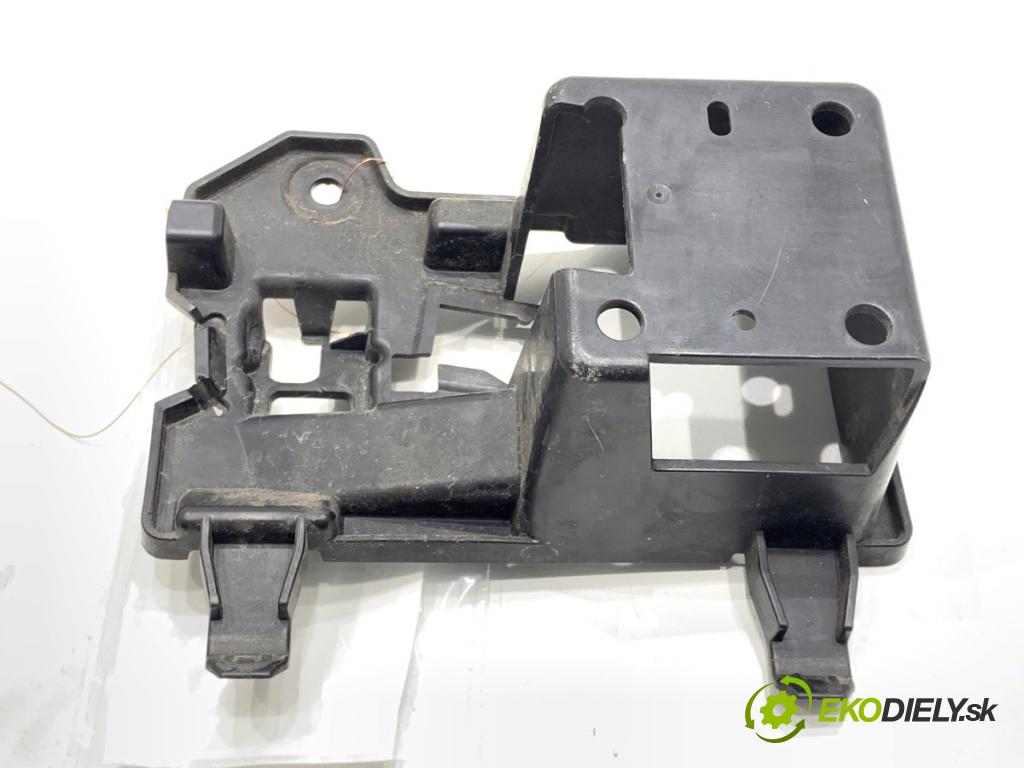 PEUGEOT 3008 SUV 2021 147 kW Hybrid4 (M45GBU) 1598 Držiak KAMERY nárazníka predný 9836669580