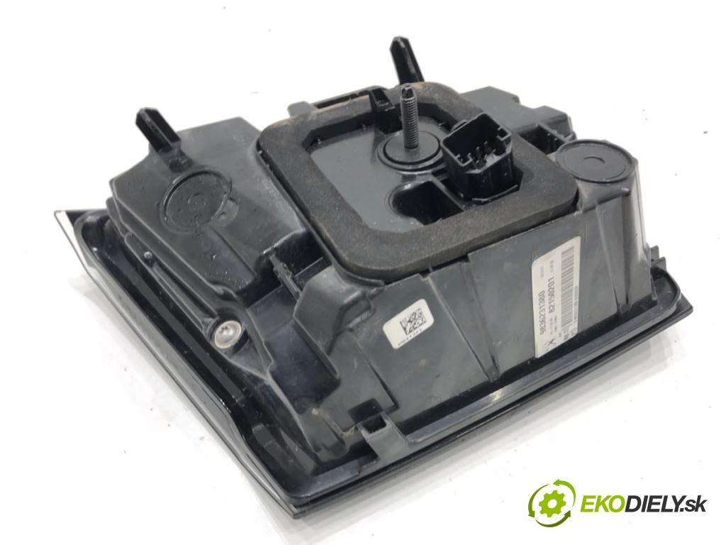 PEUGEOT 3008 SUV 2021 147 kW Hybrid4 (M45GBU) 1598 Svetlo zad pravá vnútorná  (Kľučka dverí ostatné)