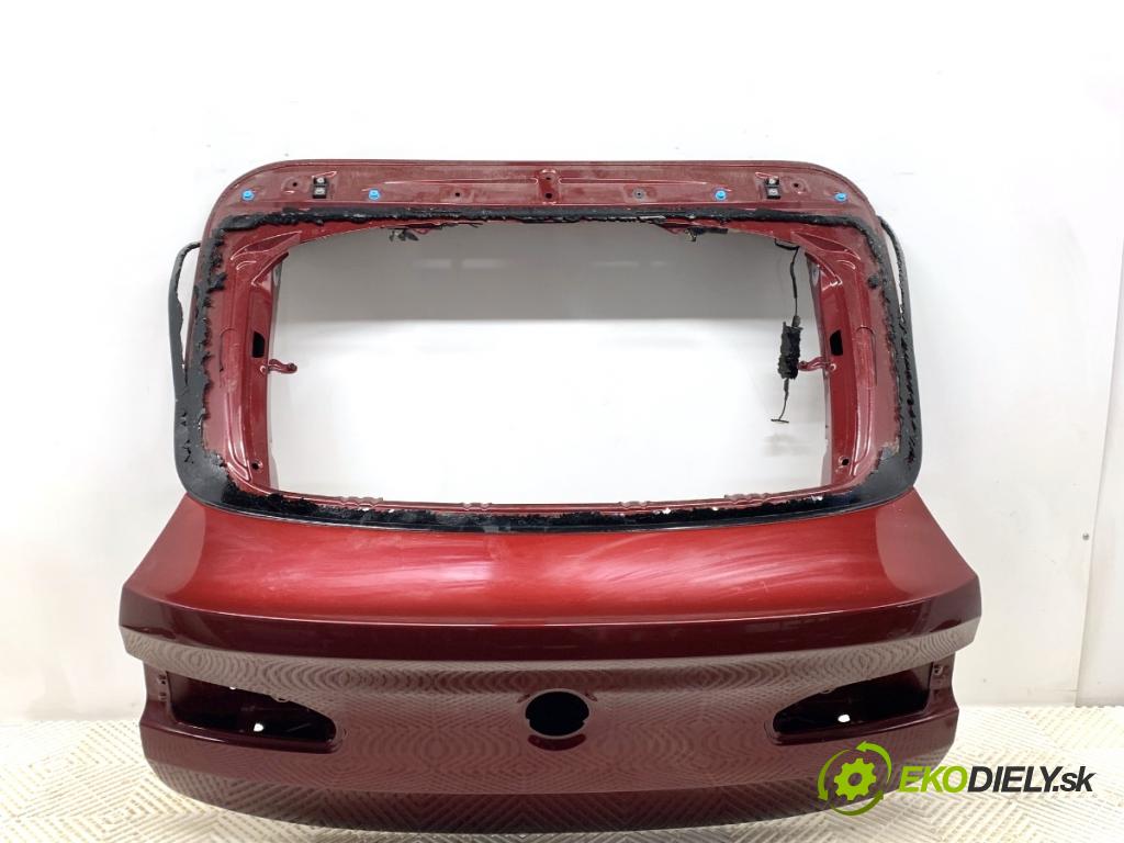 BMW G02 SUV 2023 140 kW xDrive 20 d 1995 kapota zadní část 