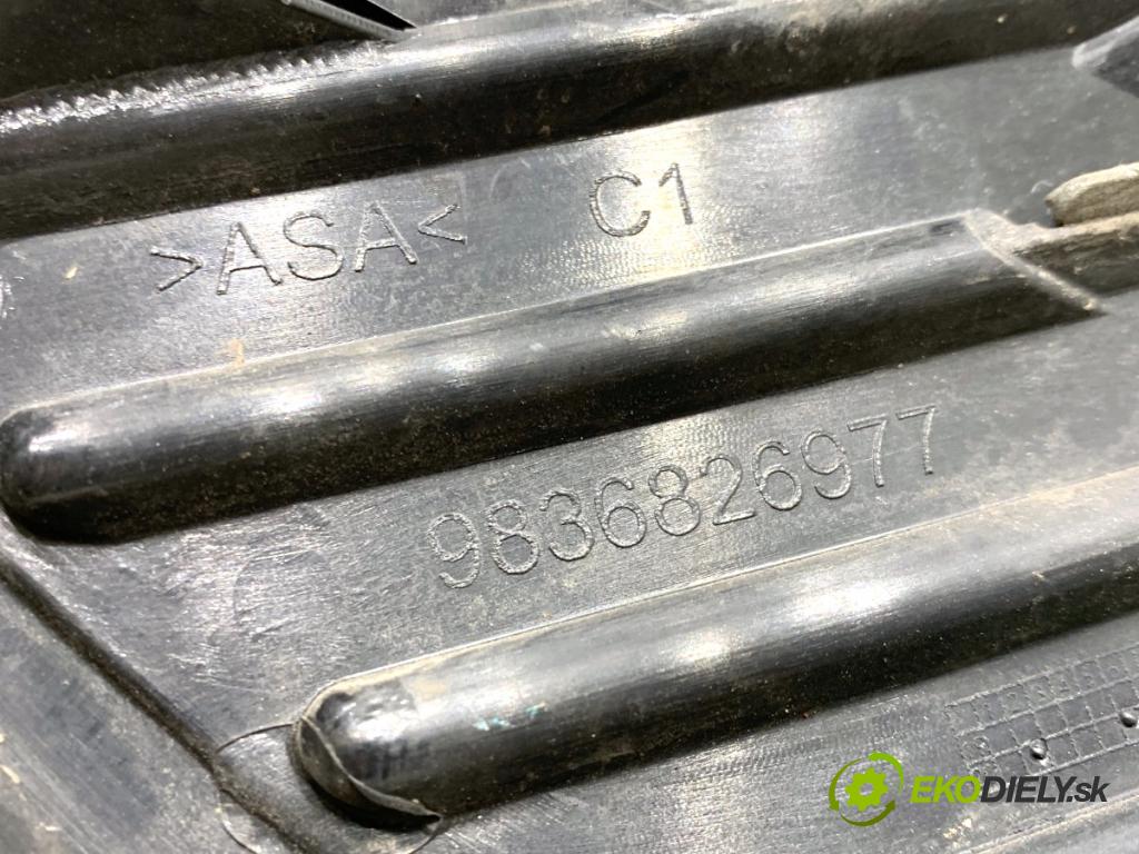 PEUGEOT 3008 SUV 2021 147 kW Hybrid4 (M45GBU) 1598 Mriežky nárazníka pravy predný 9836826977