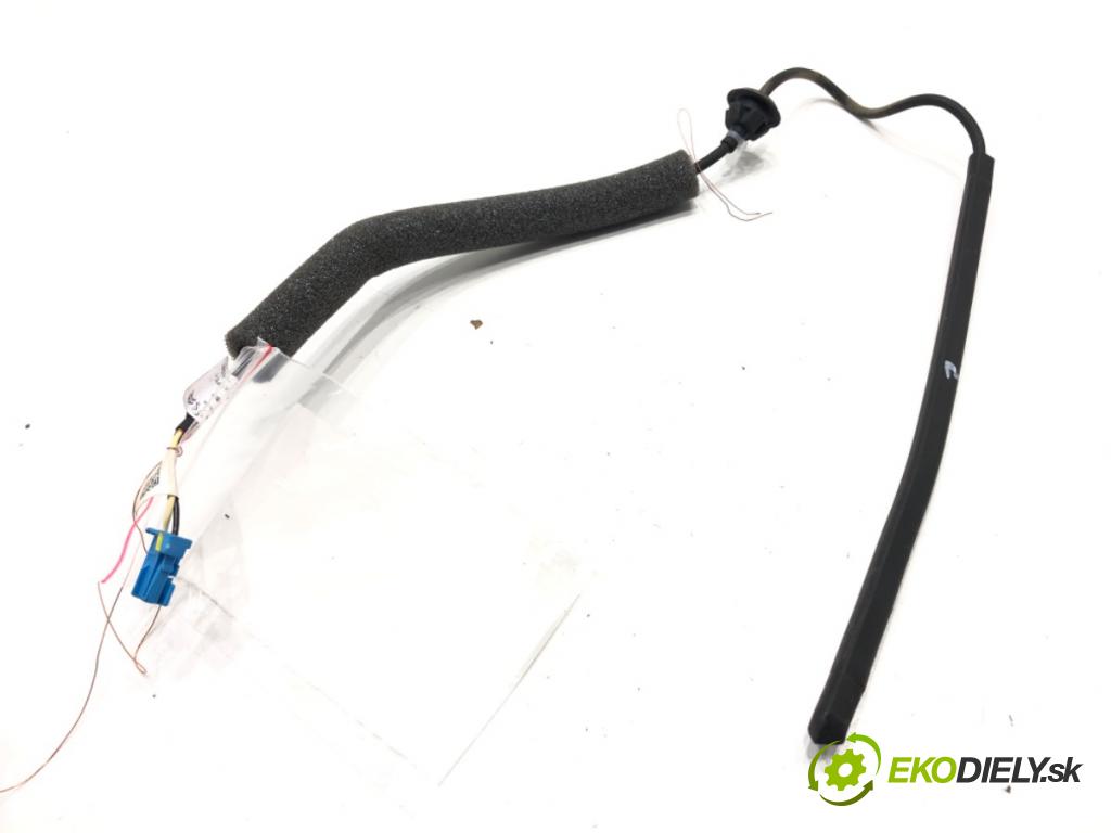 PEUGEOT 3008 SUV 2021 147 kW Hybrid4 (M45GBU) 1598 Snímač ZATVORENÉ: dverí pravy 9815582480