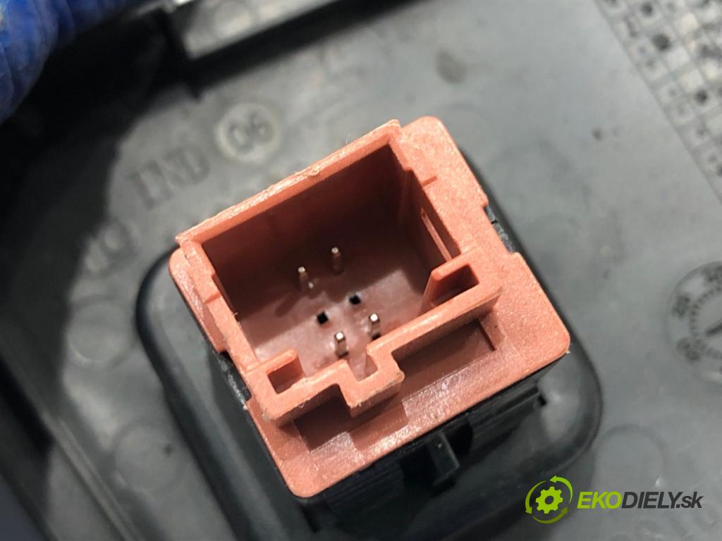 PEUGEOT 3008 SUV 2021 147 kW Hybrid4 (M45GBU) 1598 Panel Prepínač otvárania dverí 9816034477