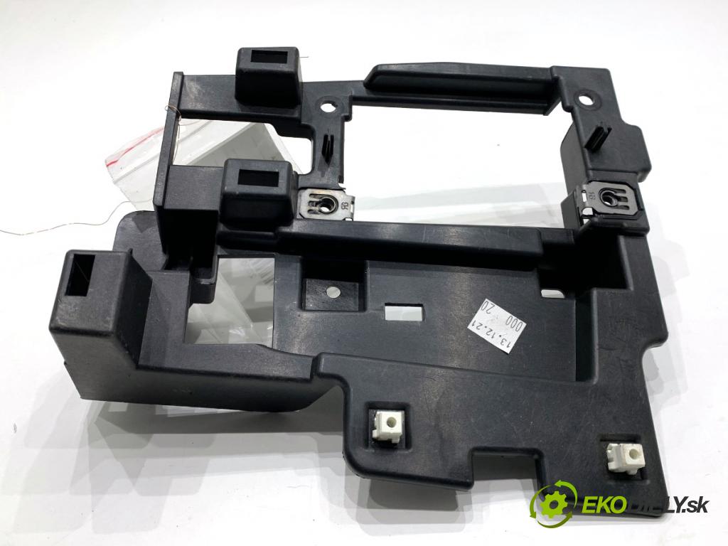 PEUGEOT 3008 SUV 2021 147 kW Hybrid4 (M45GBU) 1598 uchycení držák VOLIČ: 9810251980