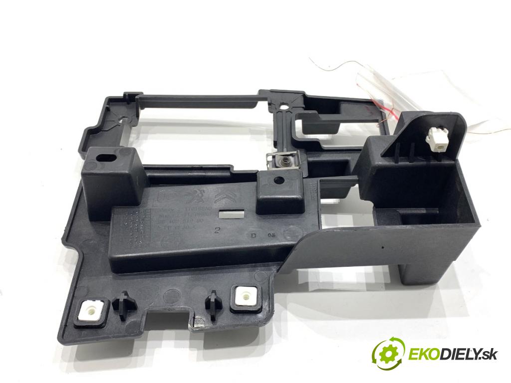 PEUGEOT 3008 SUV 2021 147 kW Hybrid4 (M45GBU) 1598 Uchytenie držiak VOLIČ: 9810251980