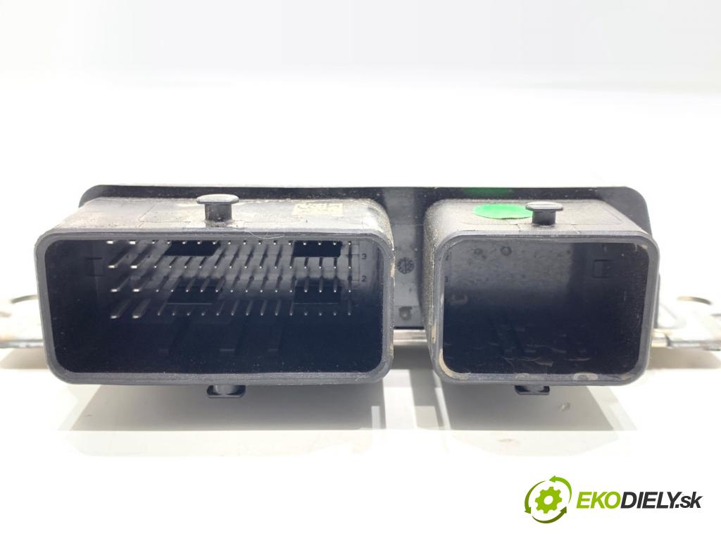 PEUGEOT 3008 SUV 2021 147 kW Hybrid4 (M45GBU) 1598 riadiaca jednotka Motor 9844327780 (Riadiaca jednotka)