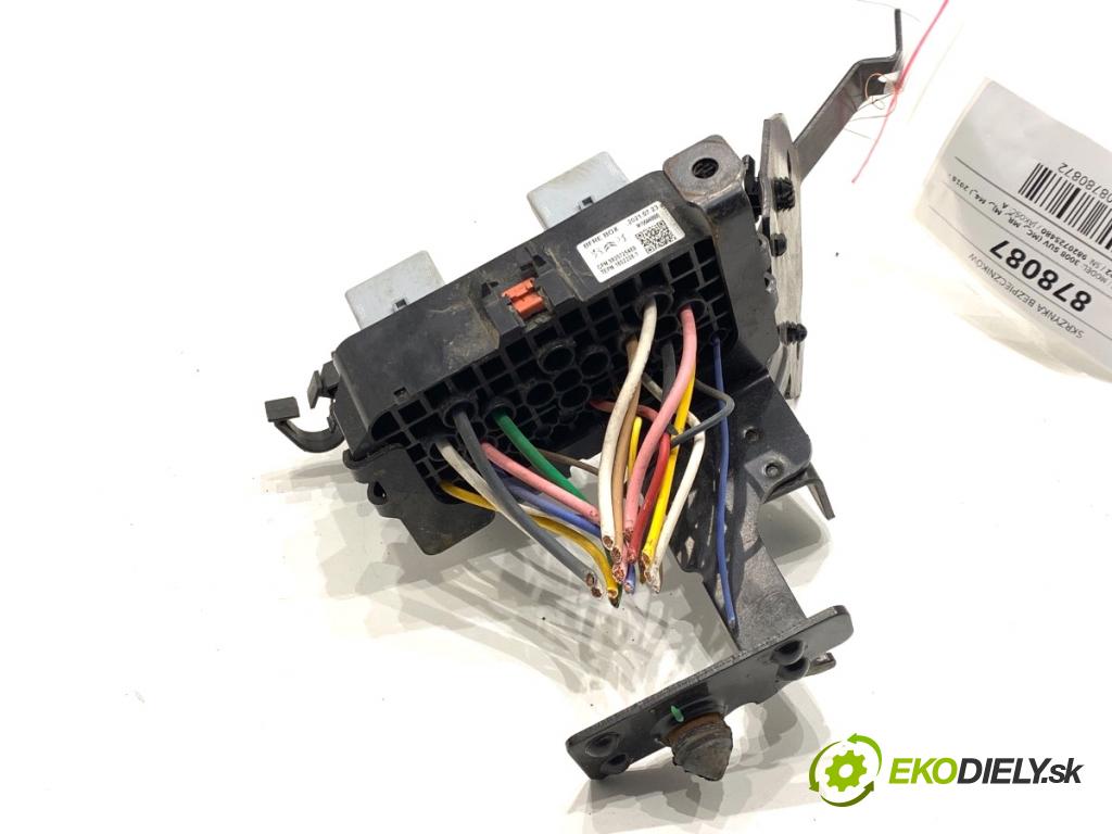 PEUGEOT 3008 SUV 2021 147 kW Hybrid4 (M45GBU) 1598 Skrinka poistková 9820725480 (Poistková skrinka)