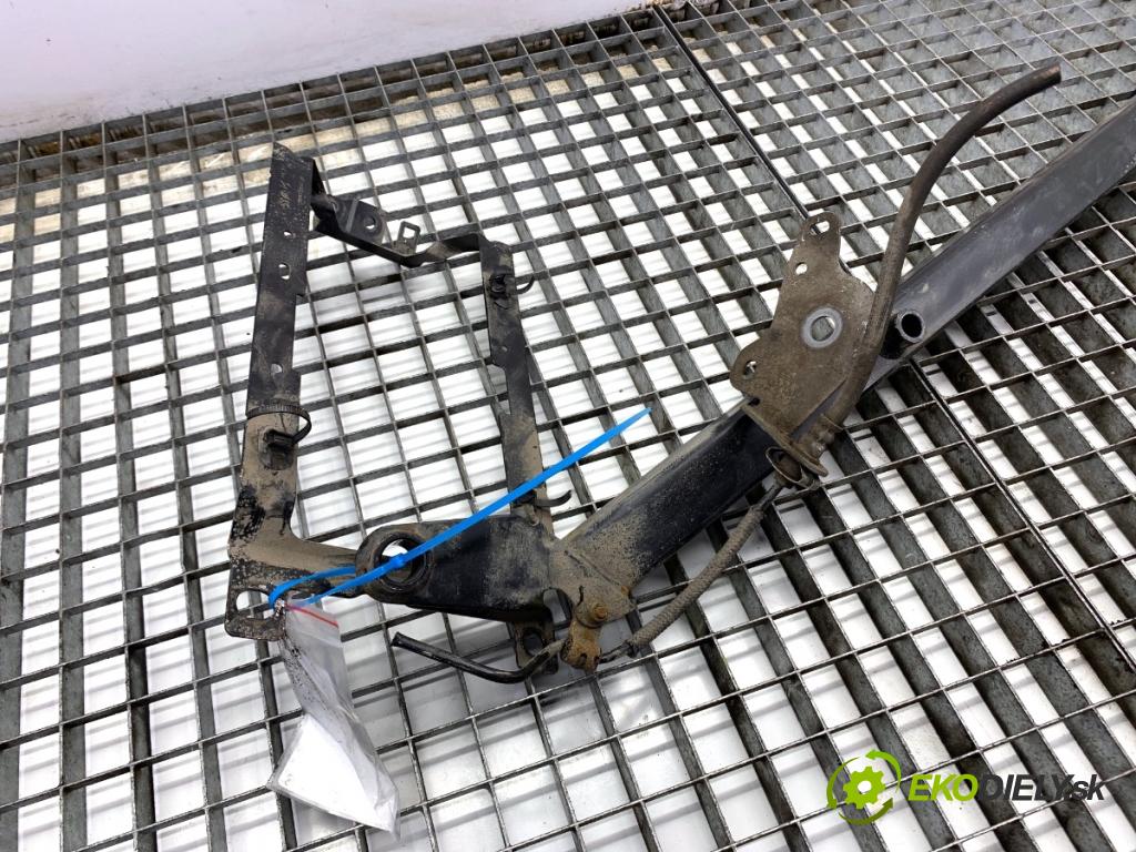 PEUGEOT 3008 SUV 2021 147 kW Hybrid4 (M45GBU) 1598 držiak Uchytenie BATERIE: 9825735680