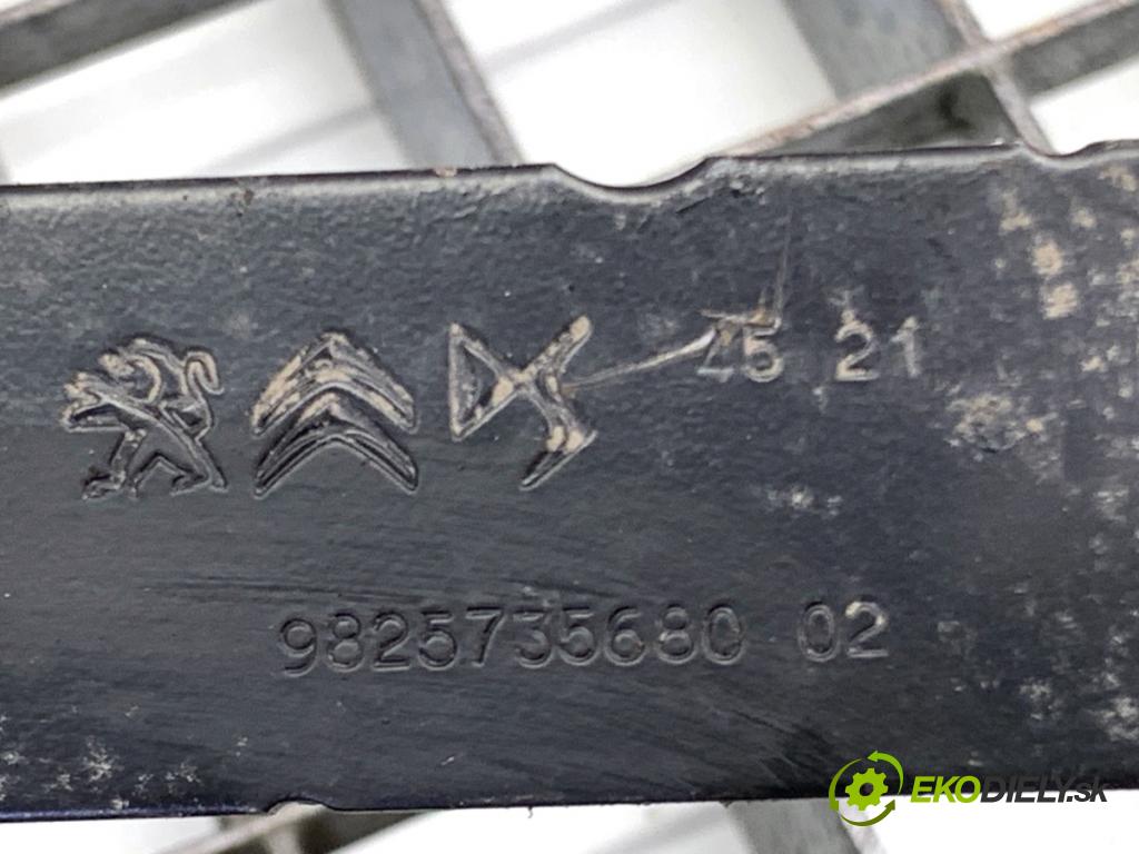 PEUGEOT 3008 SUV 2021 147 kW Hybrid4 (M45GBU) 1598 držiak Uchytenie BATERIE: 9825735680