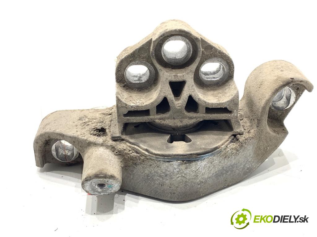 PEUGEOT 3008 SUV 2021 147 kW Hybrid4 (M45GBU) 1598 držák motora 9821256080