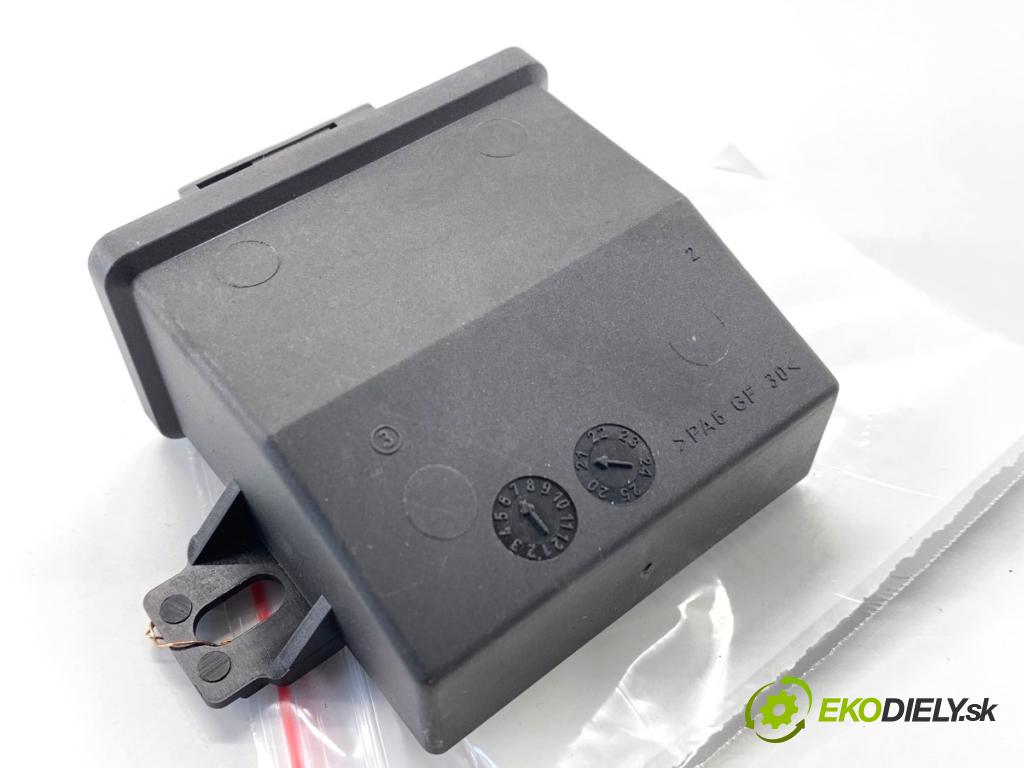 PEUGEOT 3008 SUV 2021 147 kW Hybrid4 (M45GBU) 1598 Modul svetiel 9843319880 (Riadiaca jednotka ostatné)