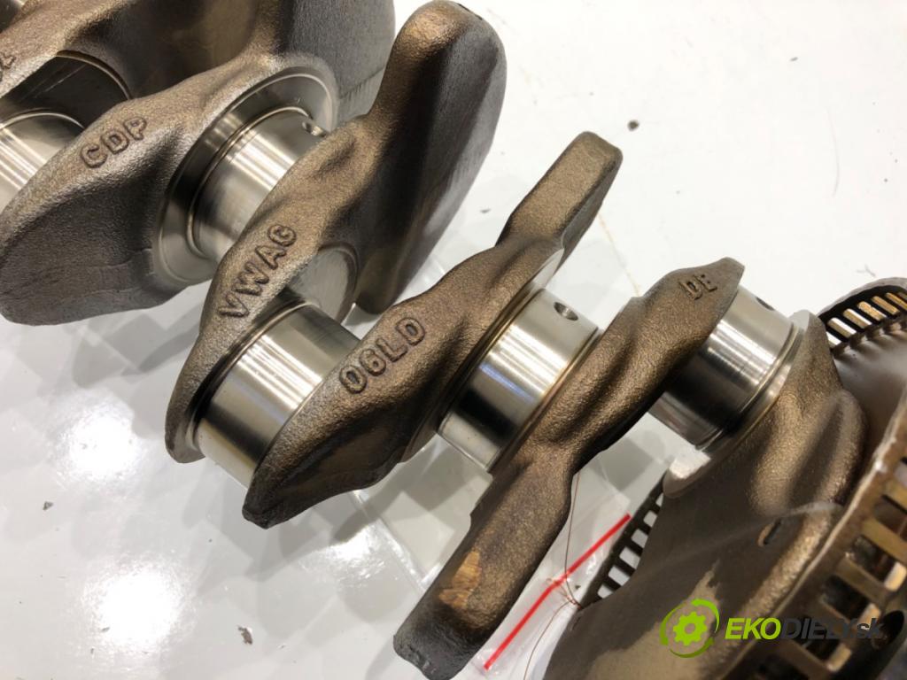 AUDI A4 B9 sedan 2018 185 kW 2.0 TFSI quattro 1984 Kardaň, hriadeľ KLIKA: 06LD (Blok motora ostatné)