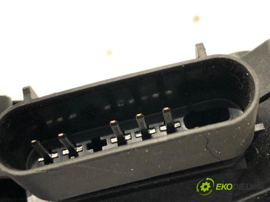 FORD ECOSPORT SUV 2018 108 kW 2.0 Flex 4x4 1999 zámok Dvere pravy predný GN15-A219A64-DC