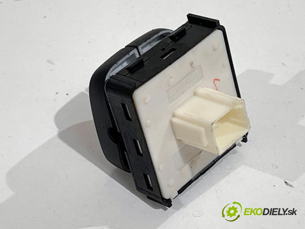 PEUGEOT 3008 SUV 2021 147 kW Hybrid4 (M45GBU) 1598 Panel přepínač střešního okna 98106177ZD (Páčky pod volantem)