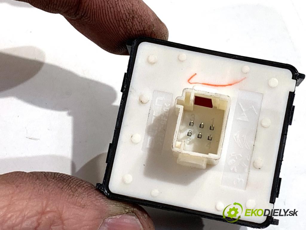 PEUGEOT 3008 SUV 2021 147 kW Hybrid4 (M45GBU) 1598 Panel přepínač střešního okna 98106177ZD (Páčky pod volantem)