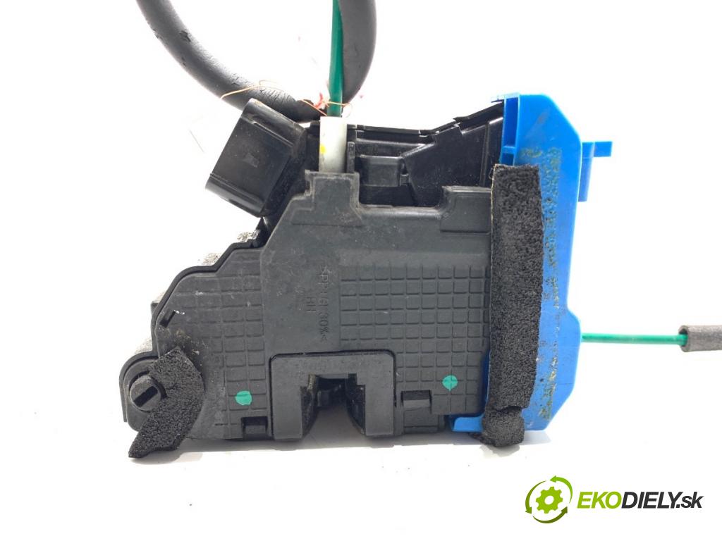 HYUNDAI i30 Kombi 2014 81 kW 1.6 CRDi 1582 zámok Dvere pravy zad 81420-A6000