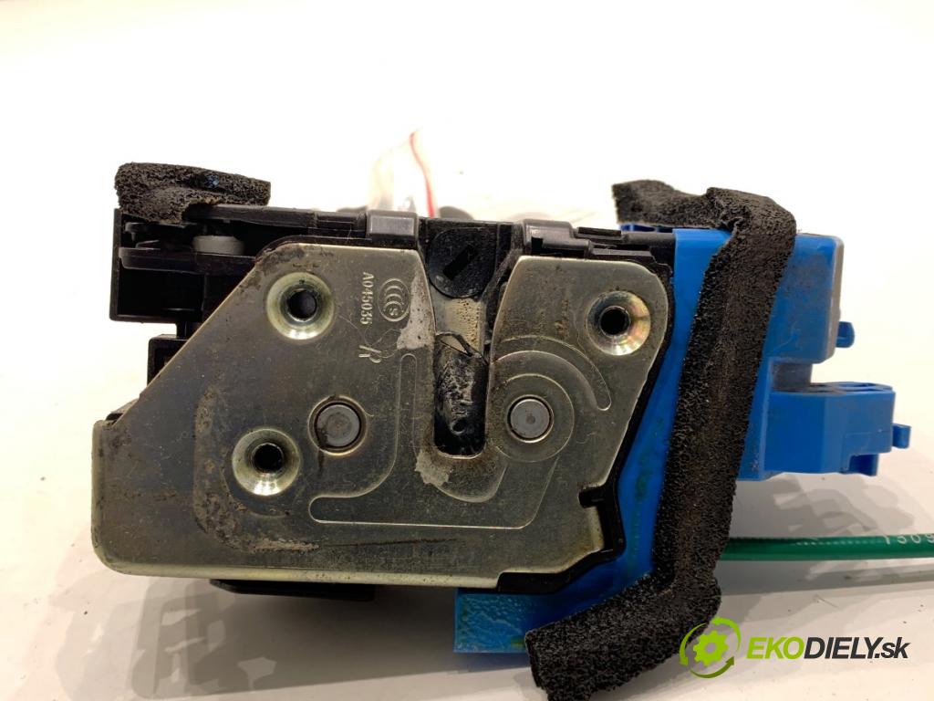 HYUNDAI i30 Kombi 2014 81 kW 1.6 CRDi 1582 zámok Dvere pravy zad 81420-A6000