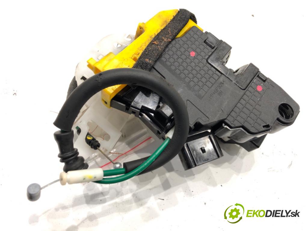 HYUNDAI i30 Kombi 2014 81 kW 1.6 CRDi 1582 zámok Dvere pravy predný 81320-A6010