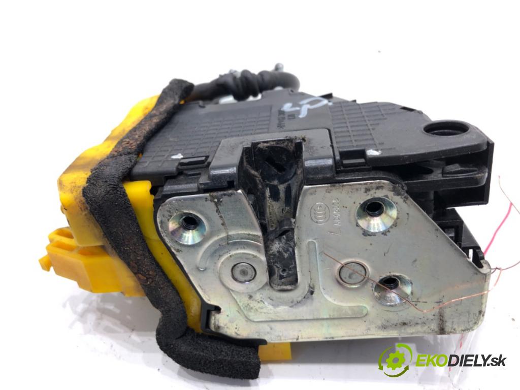 HYUNDAI i30 Kombi 2014 81 kW 1.6 CRDi 1582 zámok dveře levý přední část 81310-A6000