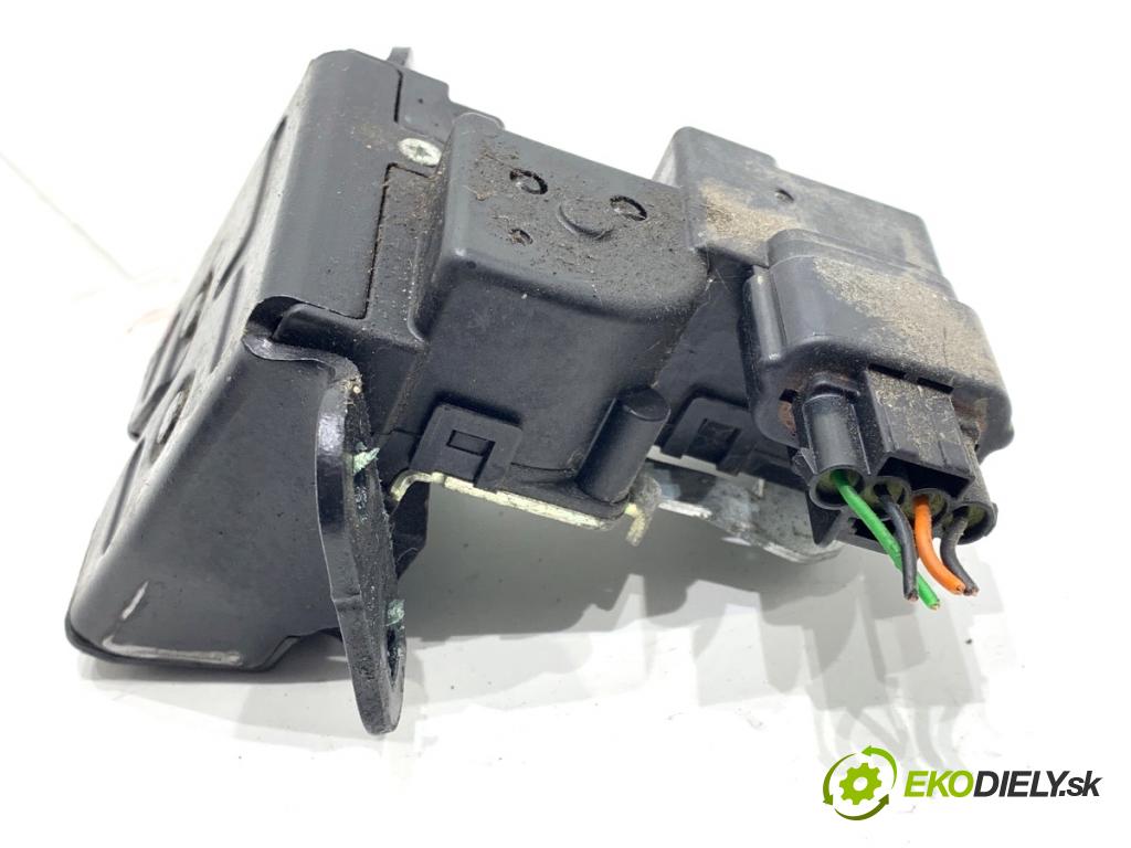 HYUNDAI i30 Kombi 2014 81 kW 1.6 CRDi 1582 zámok dverí zad 81230-A6300