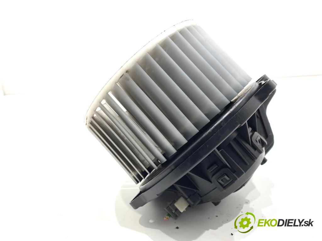 HYUNDAI i30 Kombi 2014 81 kW 1.6 CRDi 1582 ventilátor kúrenia F00S3B2474