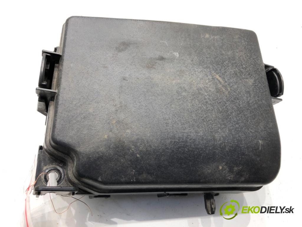 HYUNDAI i30 Kombi 2014 81 kW 1.6 CRDi 1582 skříňka poistková 91950-3X510 (Pojistková skříňka)