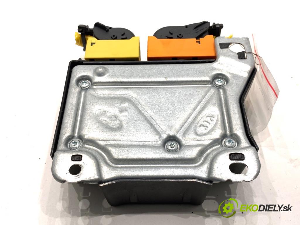 HYUNDAI i30 Kombi 2014 81 kW 1.6 CRDi 1582 senzor airbag 95910-A6300 (Snímač)