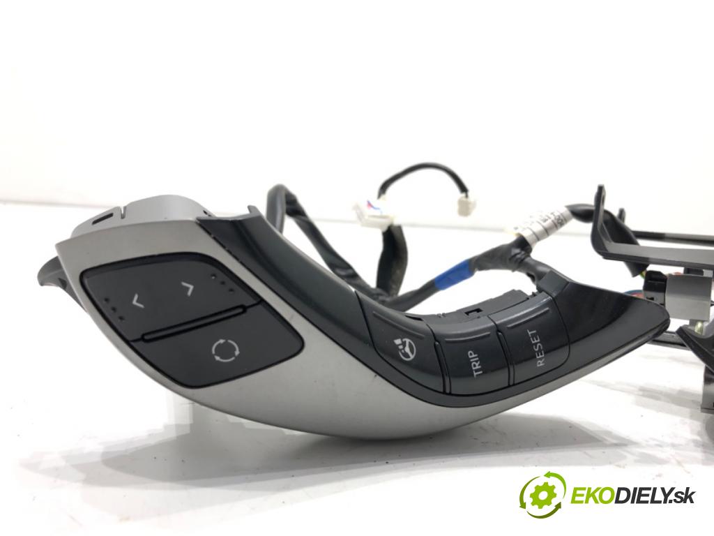 HYUNDAI i30 Kombi 2014 81 kW 1.6 CRDi 1582 SPÍNAČE: volantu 96710-A6650