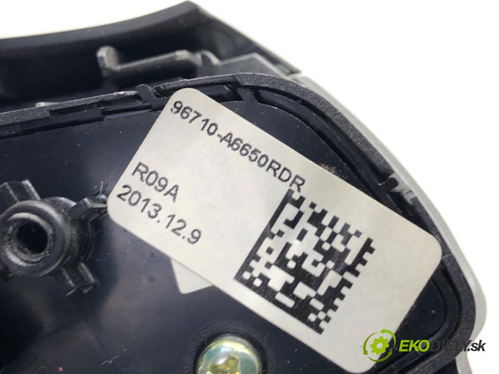 HYUNDAI i30 Kombi 2014 81 kW 1.6 CRDi 1582 SPÍNAČE: volantu 96710-A6650