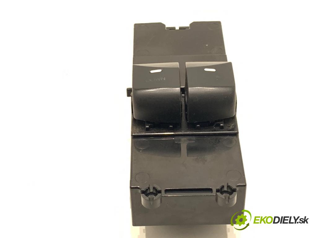 HYUNDAI i30 Kombi 2014 81 kW 1.6 CRDi 1582 přepínač oken 93570-A6100 (Páčky pod volantem)