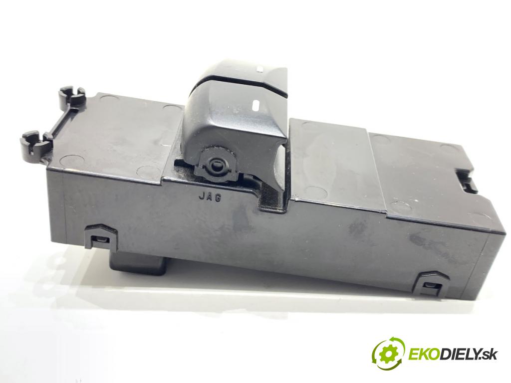 HYUNDAI i30 Kombi 2014 81 kW 1.6 CRDi 1582 Prepínač okien 93570-A6100 (Prepínacie páčky pod volantom)