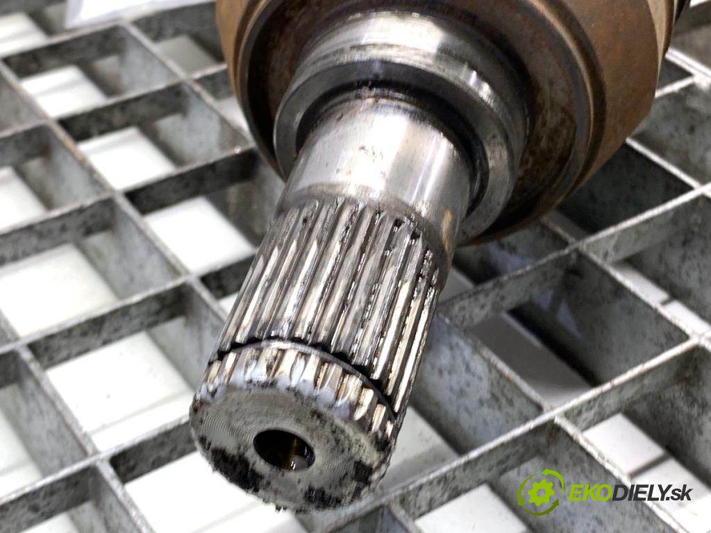 HYUNDAI i30 Kombi 2014 81 kW 1.6 CRDi 1582 Poloos ľavy predný 49500A6100