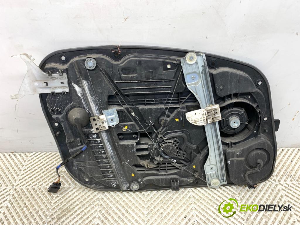 HYUNDAI i30 Kombi 2014 81 kW 1.6 CRDi 1582 Mechanizmus okna pravy predný 82480-A6010