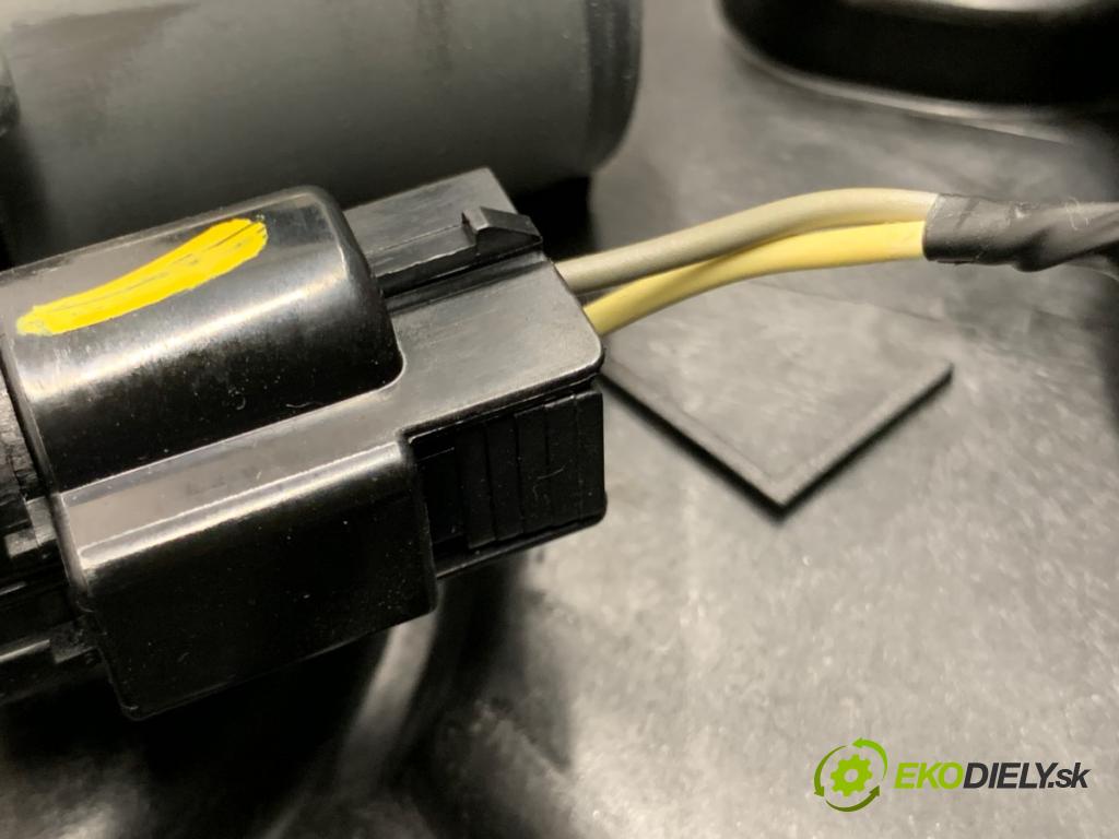 HYUNDAI i30 Kombi 2014 81 kW 1.6 CRDi 1582 Mechanizmus okna ľavy predný 82470-A6000