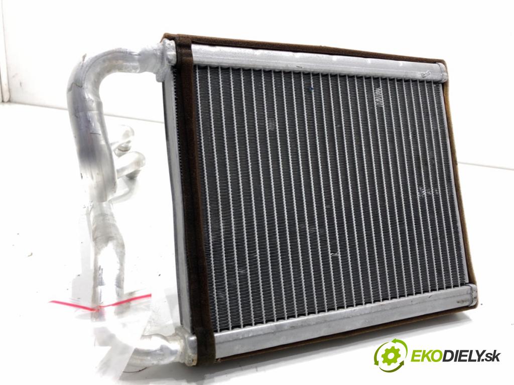 HYUNDAI i30 Kombi 2014 81 kW 1.6 CRDi 1582 topné těleso radiátor topení  (Radiátor topení)