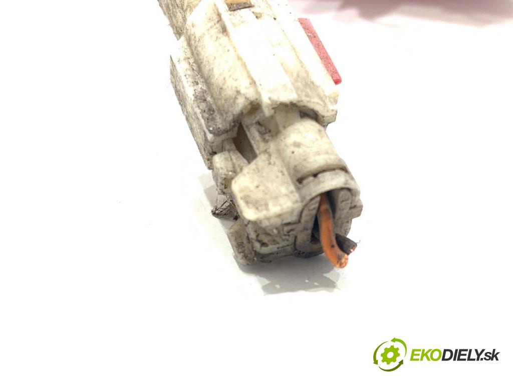 HYUNDAI i30 Kombi 2014 81 kW 1.6 CRDi 1582 Svetlo nárazníka pravy zad 92406-A61