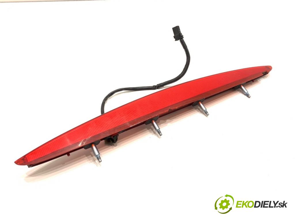 HYUNDAI i30 Kombi 2014 81 kW 1.6 CRDi 1582 Svetlo brzdových svetiel 92700-A650