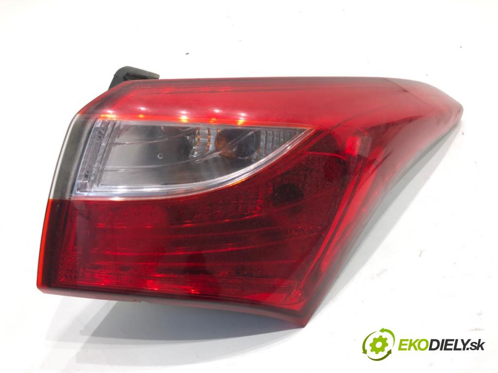 HYUNDAI i30 Kombi 2014 81 kW 1.6 CRDi 1582 Svetlo pravy zad 92402-A62
