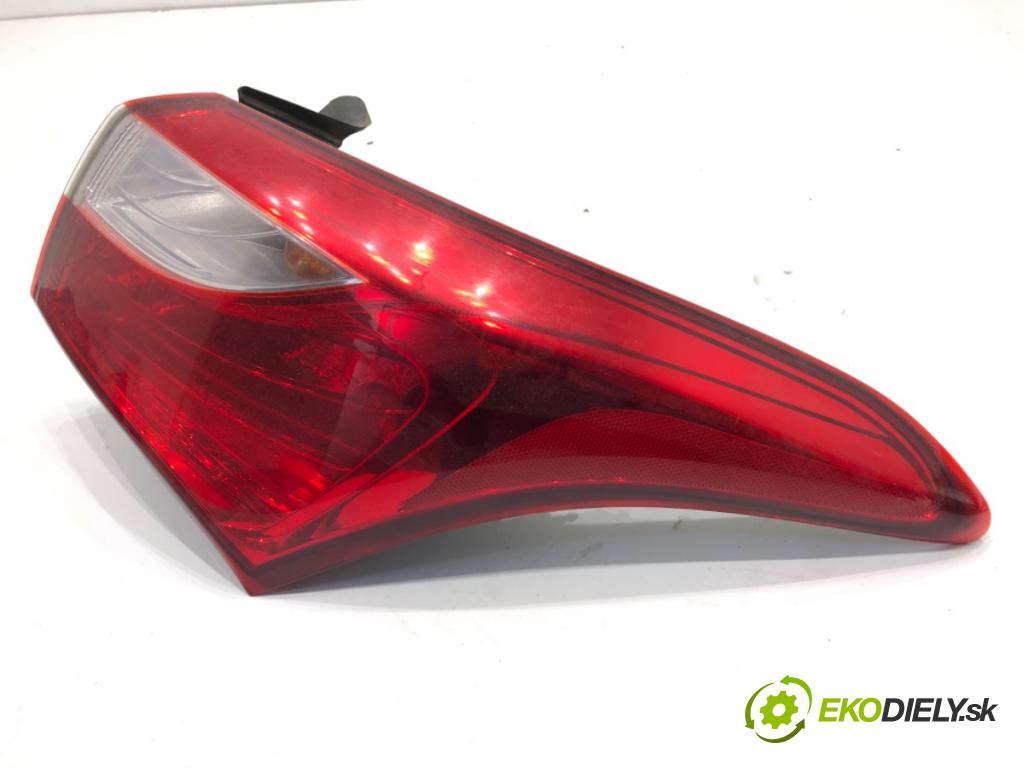 HYUNDAI i30 Kombi 2014 81 kW 1.6 CRDi 1582 Svetlo pravy zad 92402-A62