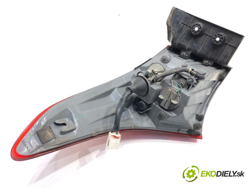 HYUNDAI i30 Kombi 2014 81 kW 1.6 CRDi 1582 Svetlo pravy zad 92402-A62