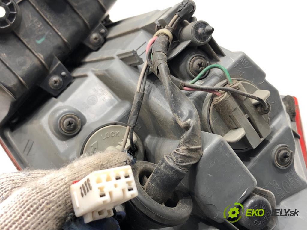 HYUNDAI i30 Kombi 2014 81 kW 1.6 CRDi 1582 Svetlo pravy zad 92402-A62