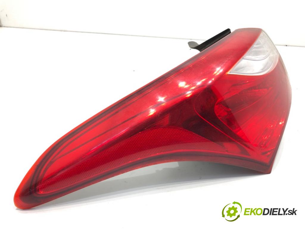 HYUNDAI i30 Kombi 2014 81 kW 1.6 CRDi 1582 Svetlo ľavy zad 92401-A62