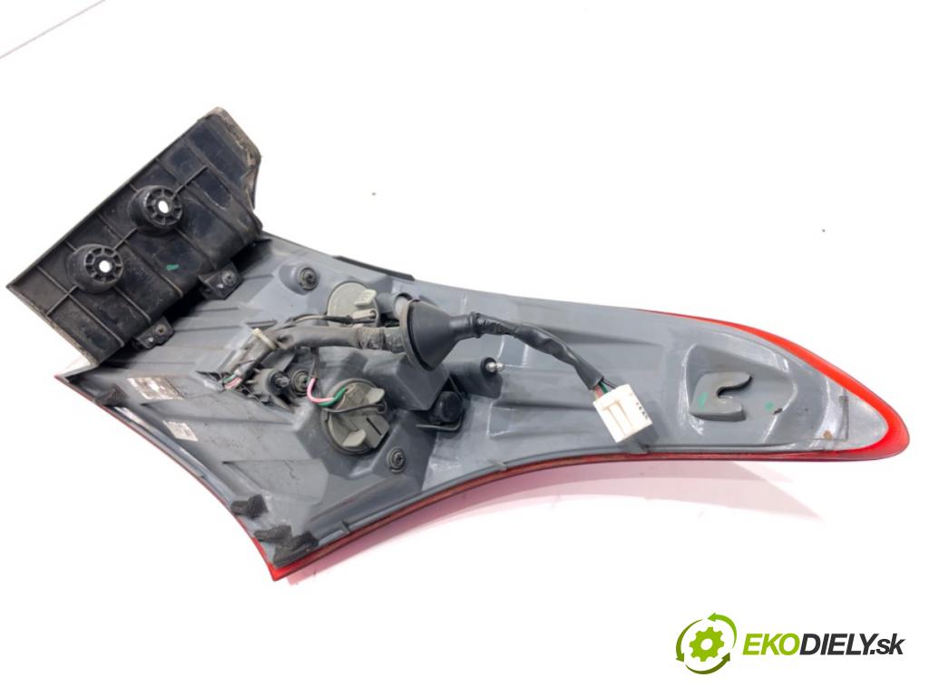 HYUNDAI i30 Kombi 2014 81 kW 1.6 CRDi 1582 Svetlo ľavy zad 92401-A62