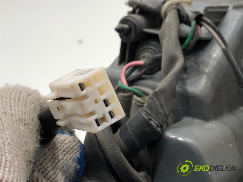 HYUNDAI i30 Kombi 2014 81 kW 1.6 CRDi 1582 Svetlo ľavy zad 92401-A62