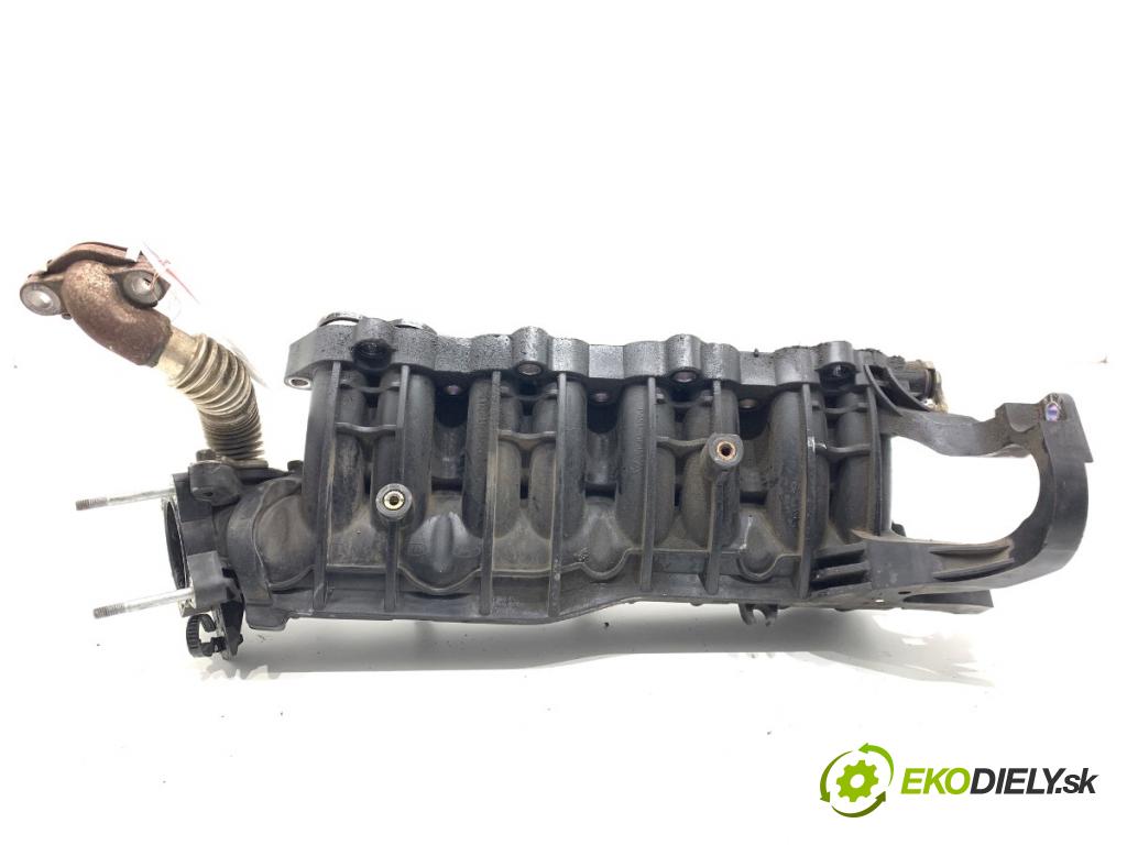 HYUNDAI i30 Kombi 2014 81 kW 1.6 CRDi 1582 Potrubie sacie, sanie  (Sacie potrubie)