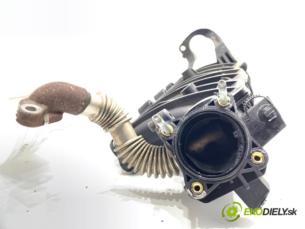 HYUNDAI i30 Kombi 2014 81 kW 1.6 CRDi 1582 Potrubie sacie, sanie  (Sacie potrubie)