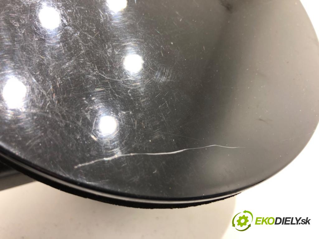 HYUNDAI i30 Kombi 2014 81 kW 1.6 CRDi 1582 Dvierka nádrže paliva 81596-A6200 (Kľučka dverí ostatné)